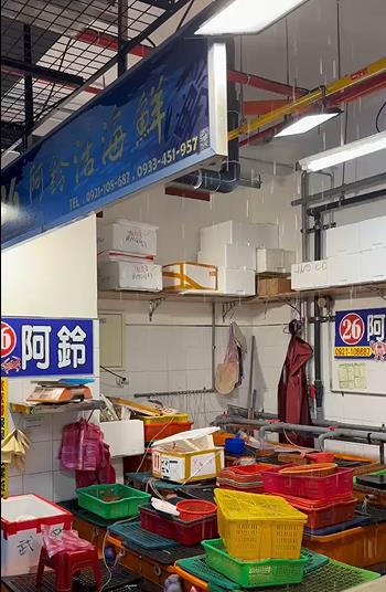 獨家／今年4月底才開幕　新北龜吼漁港驚傳建築漏水、馬達故障「沒活海水」