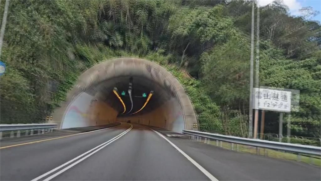 除夕驚魂！　騎車誤闖國道　三移工嚇壞躲避車彎