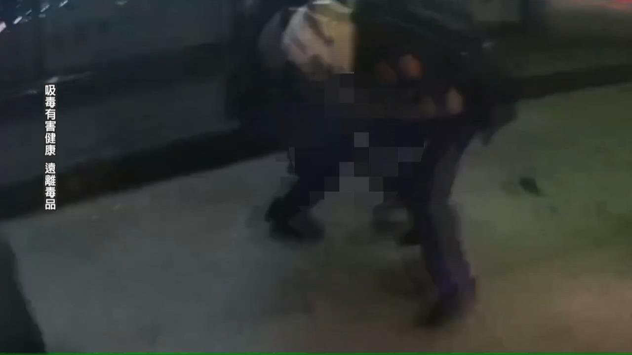 騎士拒檢撞警!兩警受傷... 唾液快篩陽性:無照毒駕上路