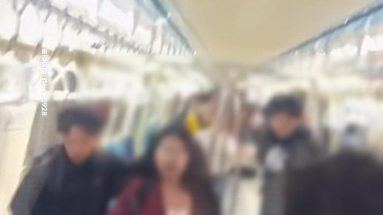 男疑恐慌症發作亂揮雨傘　北捷北門站乘客狂奔逃命