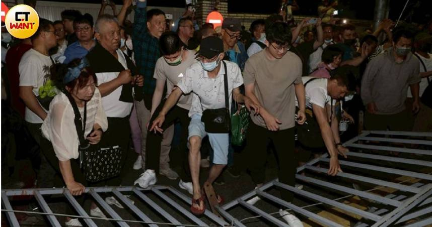 藍營違法集結北檢未遭驅離！警曝關鍵原因　但朱立倫仍須到案說明