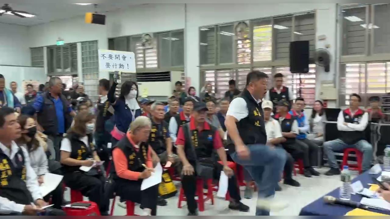 快新聞/重建座談會衝突!怒踹傅崐萁桌子 張峻:替被忽視的光復人出一口氣