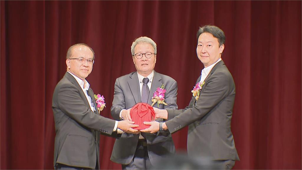 快新聞／年輕扛下交長重責　陳世凱提「這些人」自嘲：我是中年大叔