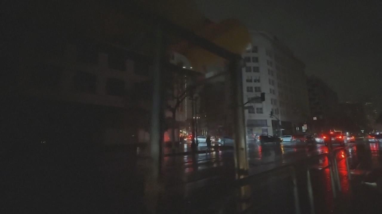 舊金山大停電「一度影響13萬戶」 無人計程車停路中央