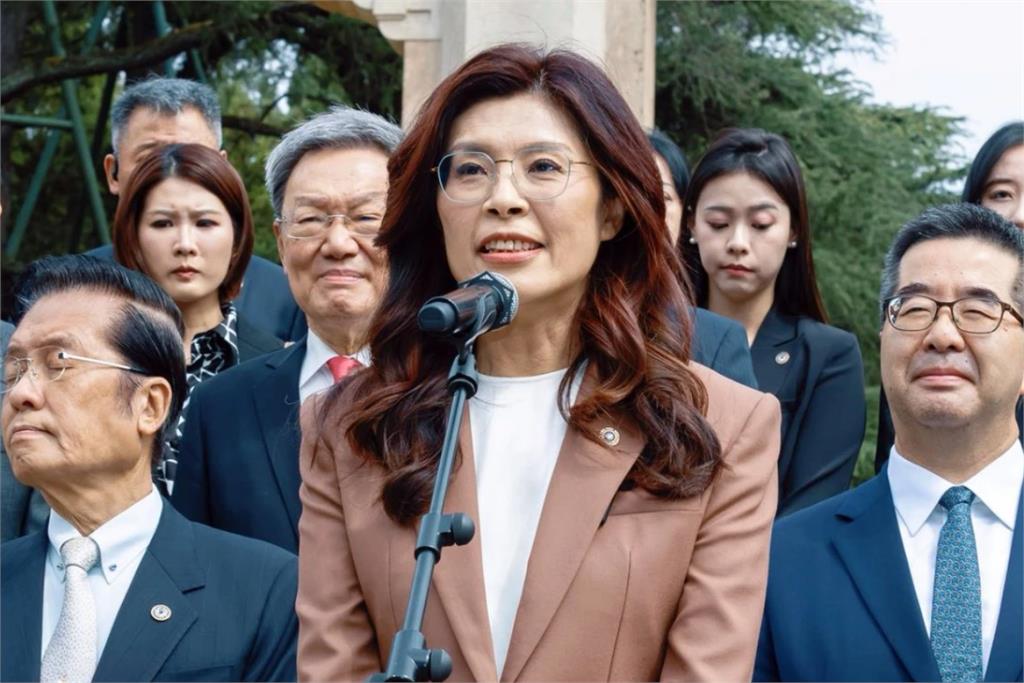 快訊/與習近平握手14秒 鄭麗文:堅持九二共識、反台獨