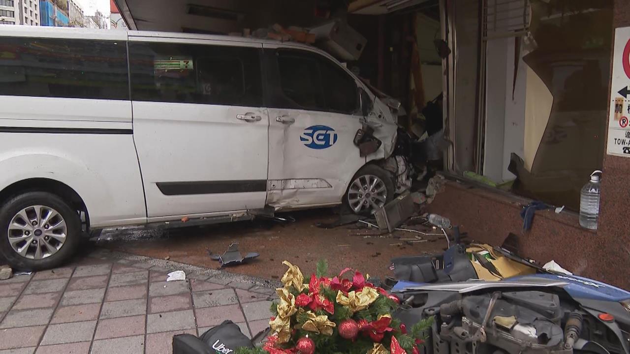 三立採訪車「撞進銀行內」 10人遭波及受傷送醫