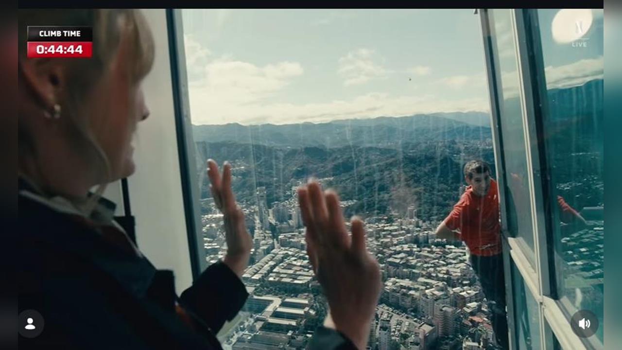 快新聞/霍諾德攀上101頂樓!妻子要他「跟小孩打招呼」 他直男回:她們沒在看