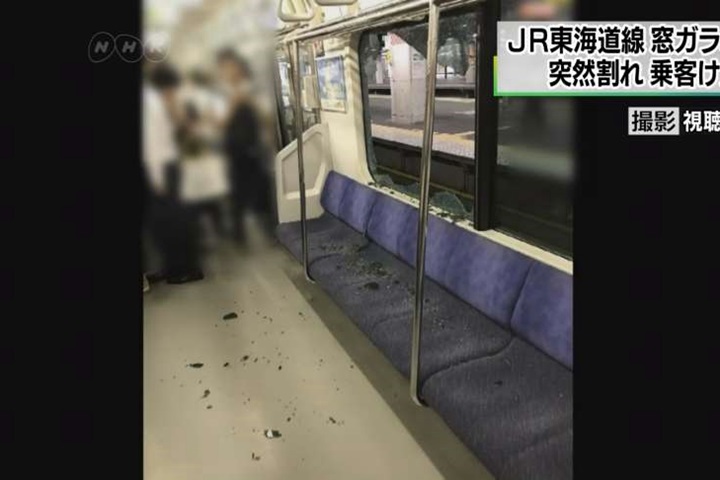 日JR東海道電車  玻璃窗突爆裂砸傷乘客