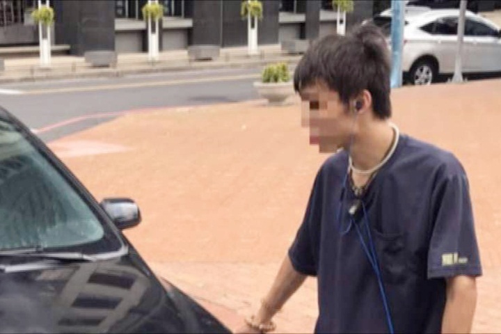 嫩賊出獄猛犯案 只為見甜美女警一面