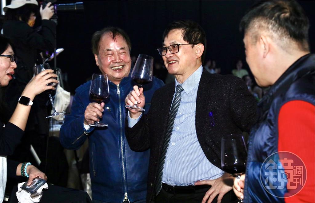 小金雞尾牙童子賢出席同歡　晶碩董事長：2025將是營運起飛年