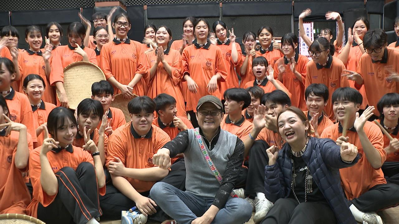 原民舞蹈老師攜手原民議員 進校園與學子嗨跳原民舞蹈