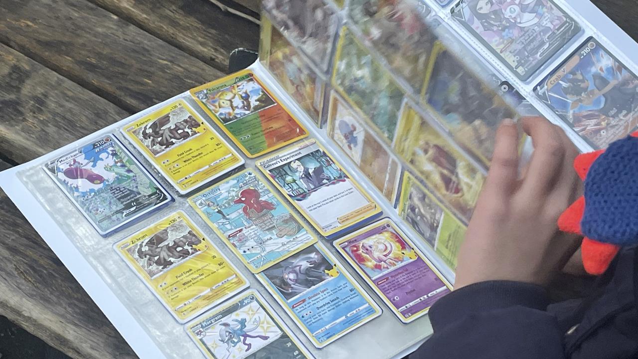 屏東書店「25年前寶可夢卡牌」原價賣 他「橫掃全包」內行人:賺數百萬