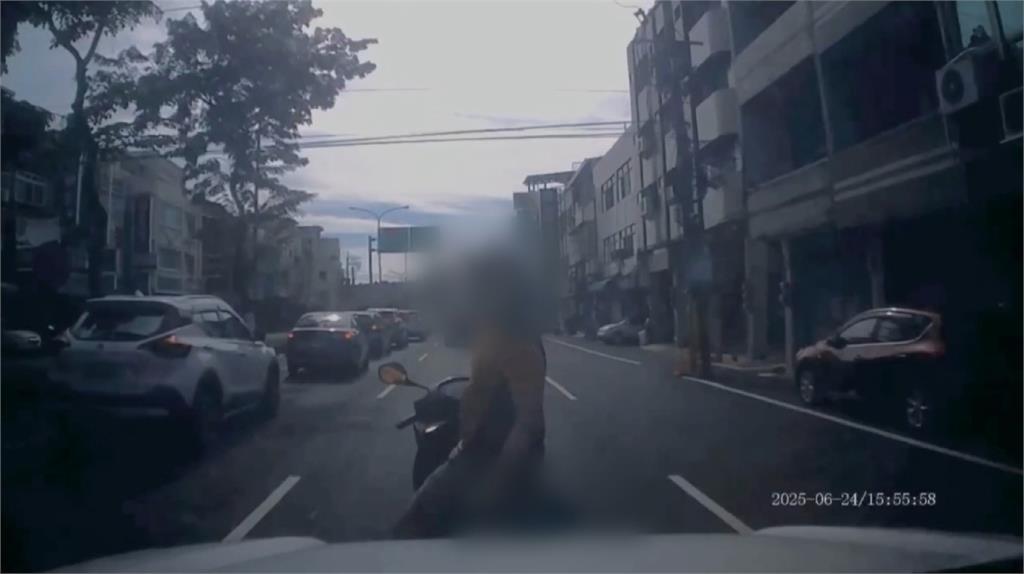 不滿被按喇叭？　彰化騎士逼車攔停轎車飆罵