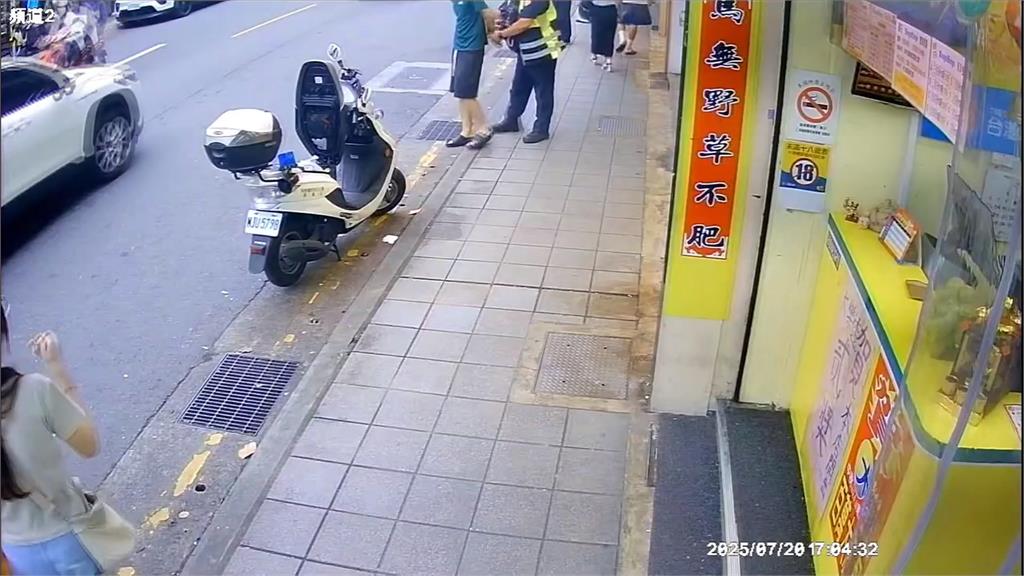 違規停車變公然侮辱　騎士質疑員警態度嗆「有牌流氓」
