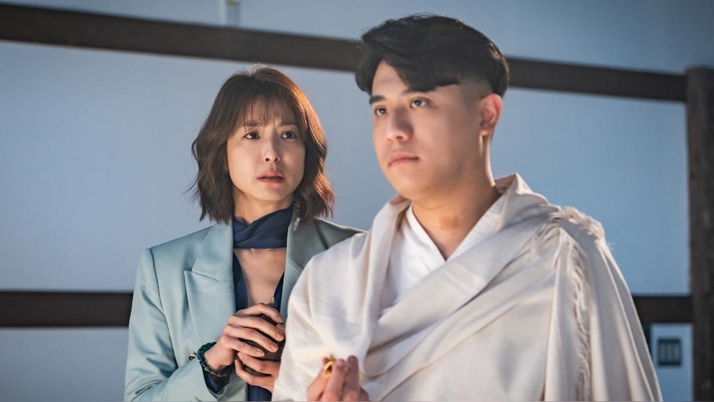 賴雅妍求助禪師「有無被鬼跟」 他片場施法「拍戲秒變順利」全場驚