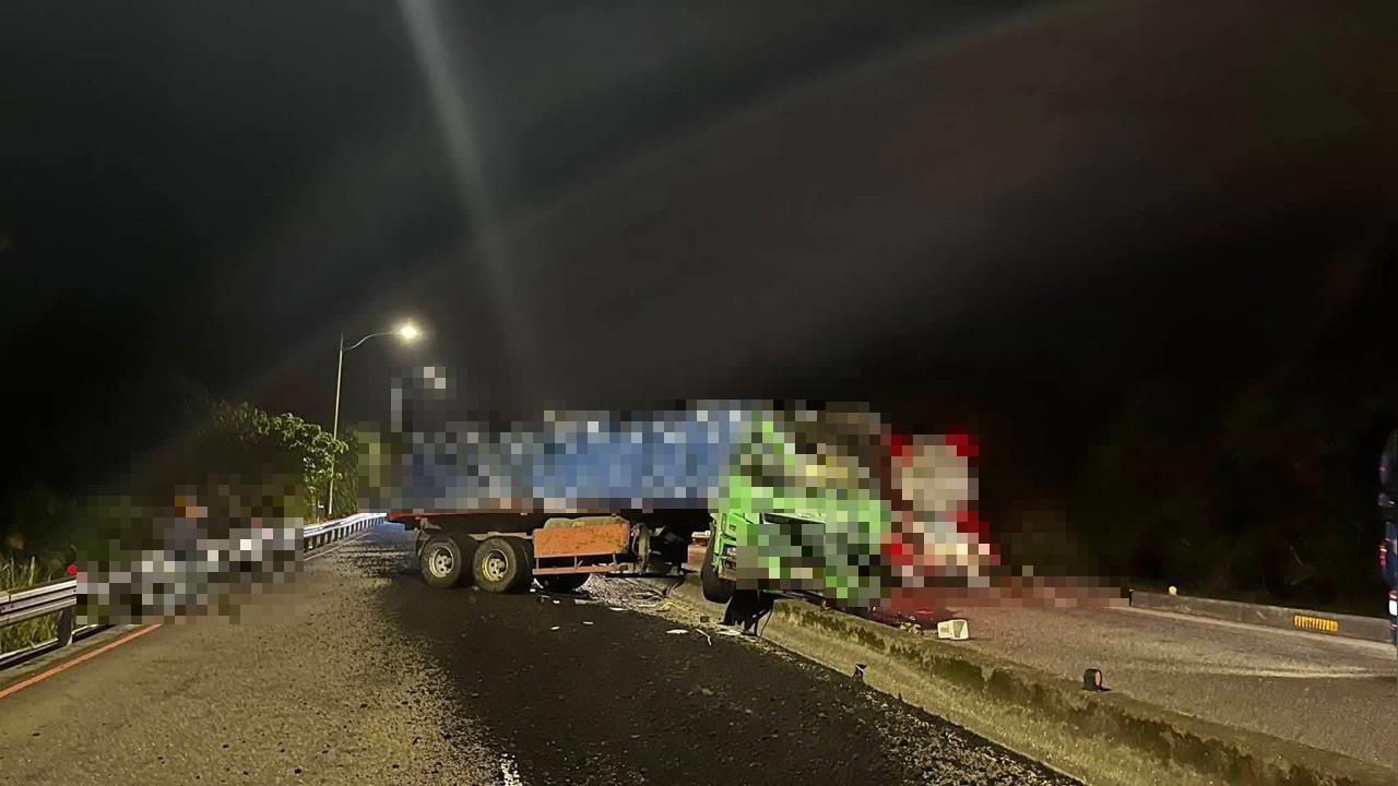 快新聞／濱海公路大車事故！聯結車突失控衝對向車道　釀1死1傷