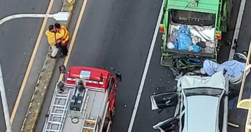 台南白色賓士高速追撞垃圾車 23歲女清潔員夾困慘死安平街頭