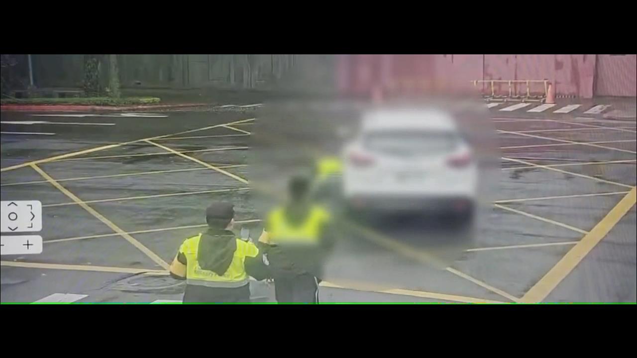 總統官邸前酒駕逆向拒檢撞傷員警　駕駛自撞路樹一度昏迷