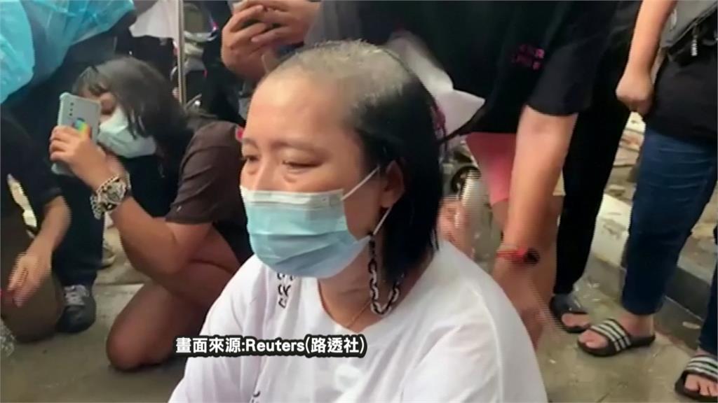 泰學運領袖獄中絕食送醫保釋被拒　母削髮抗議