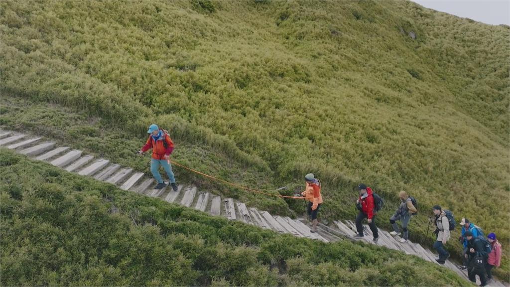 創紀錄！腦麻兒小比「登玉山」　紀錄片上映感動人心