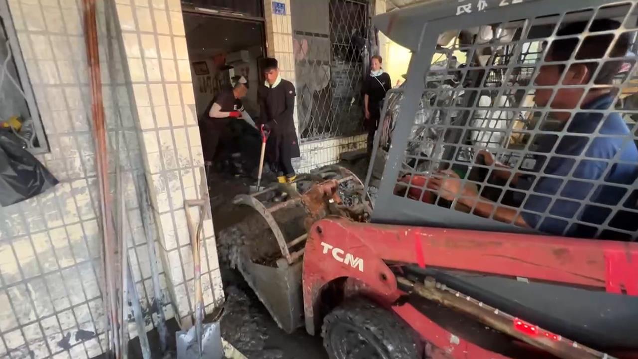 人機協作救災！小山貓、小怪手和鏟子超人拚清淤效率