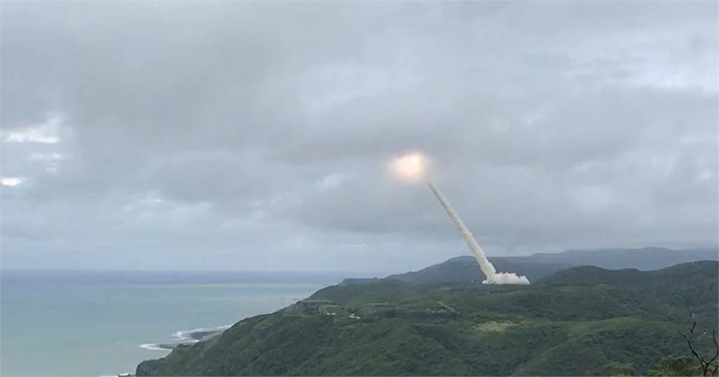 快新聞／中科院九鵬基地火砲試射　直竄天際震撼畫面曝光 