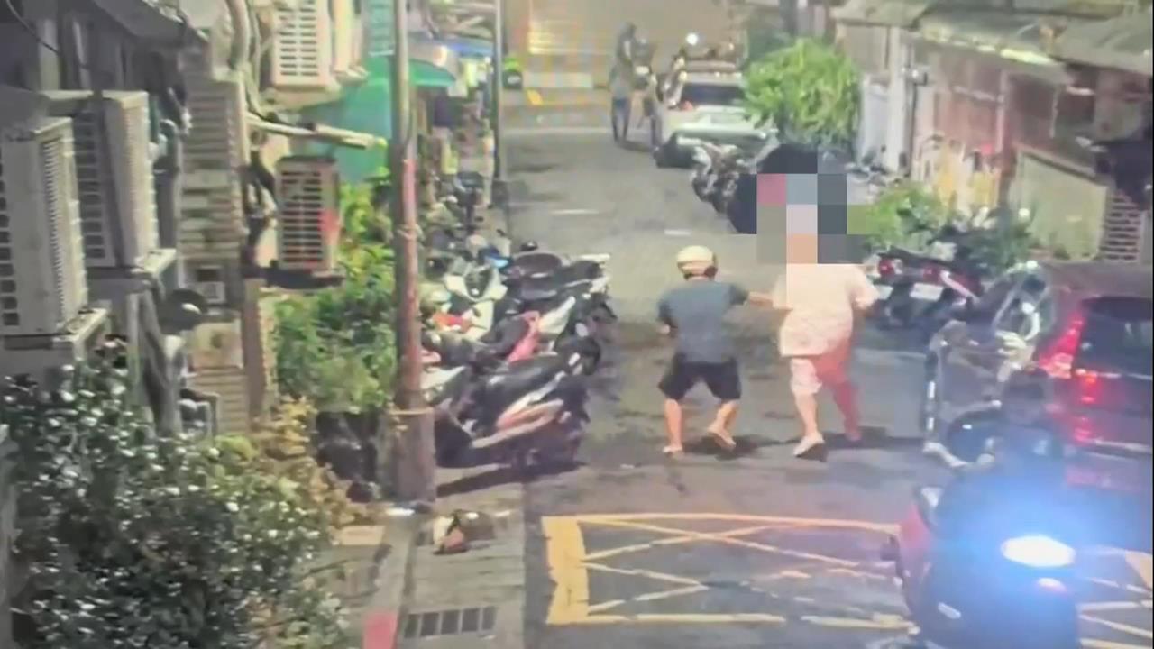 離奇車禍！搶方向盤擦撞路邊七台機車　兩男疑因毒品交易糾紛肇禍