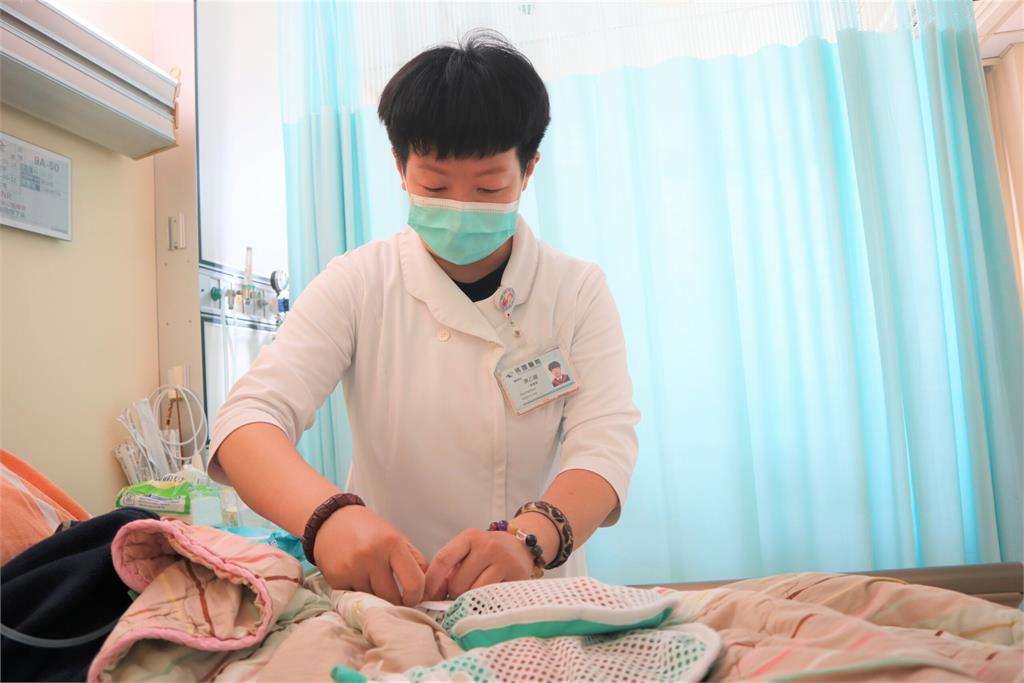 臨終病患情緒躁動自拔管路　部桃：人性化保護措施助安詳善終