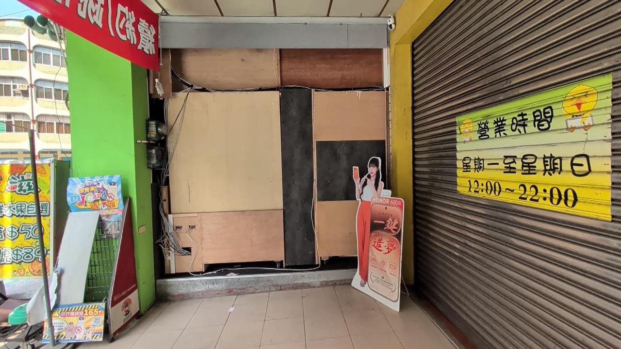 高雄1美髮店被檢舉沒在怕　火速趕工！騎樓「蓋好蓋滿」