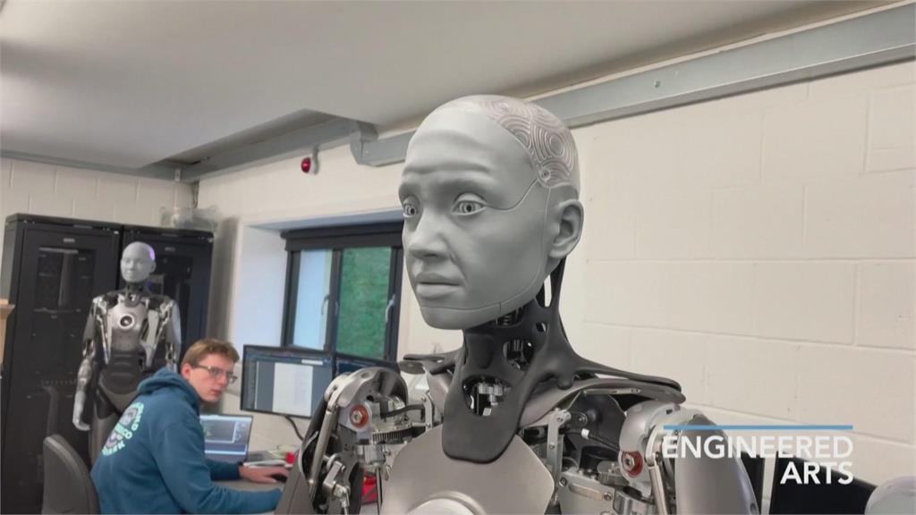 英國打造仿真機器人　表情與人類超神似　會困惑與驚訝