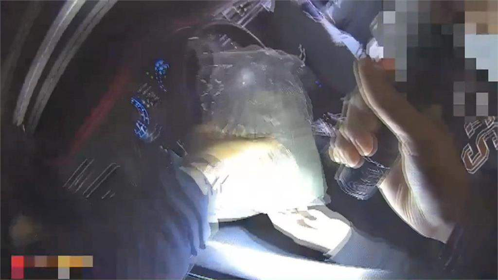 取締超速意外發現！　員警查獲大量毒品咖啡包