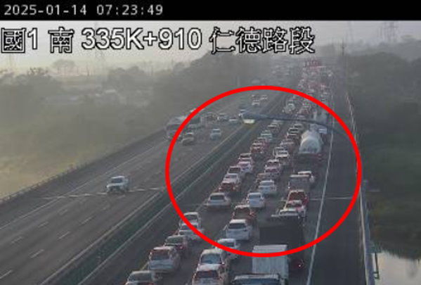快新聞／國1清晨客運、聯結車等共「11車追撞」　釀3人傷2人亡