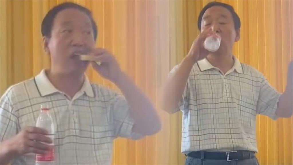 為賣貨拚了！中國董事長啃食肥皂證明無毒　網傻眼吐槽：大可不必