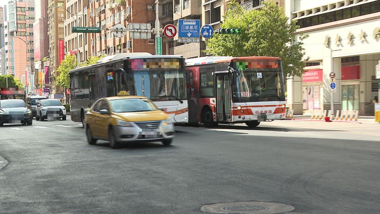 「小孩吐在車上」遭司機求償8000元!家長疑惑:正常嗎?網揭行情:很佛心