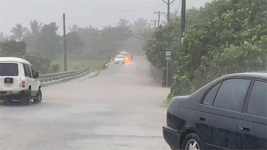 丹娜絲快閃 南海低壓近台挾水氣防大雨