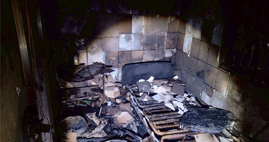 深夜火舌吞噬機車行！父拖病兒驚險逃生　回頭救母卻成天人永隔