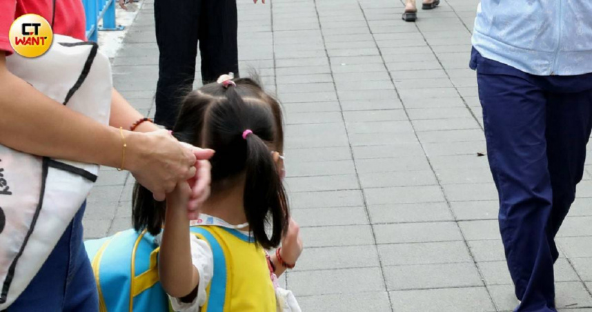 才剛開學「一堆小孩咳嗽、發燒」　醫籲打流感疫苗：呼吸道感染有增加趨勢