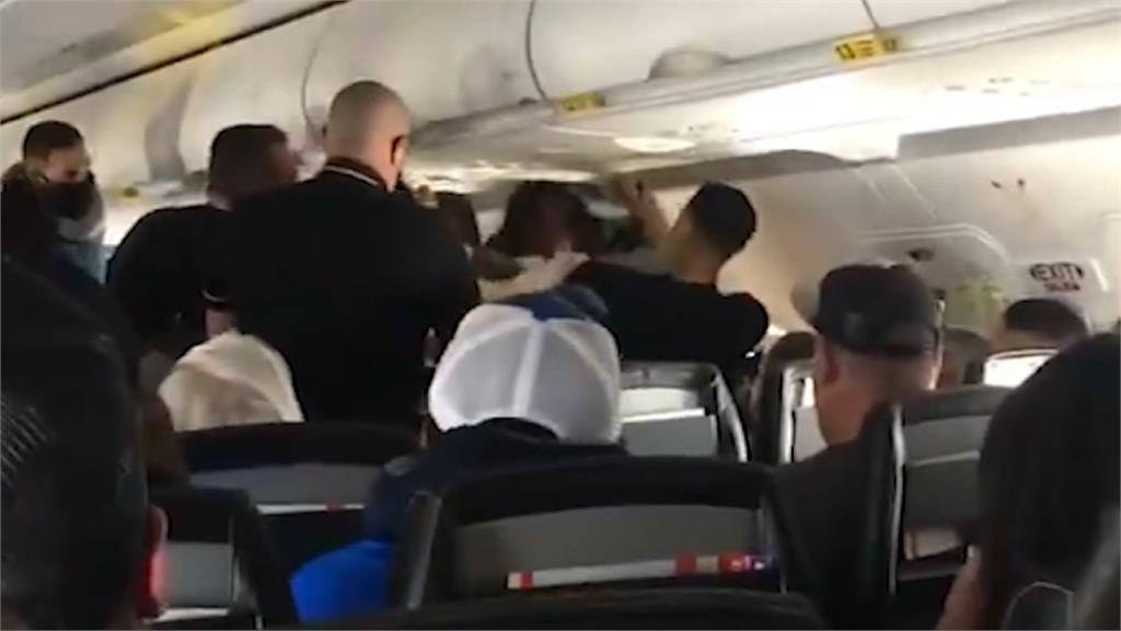 惡劣乘客搭飛機拒戴口罩　打斷空服員2顆牙