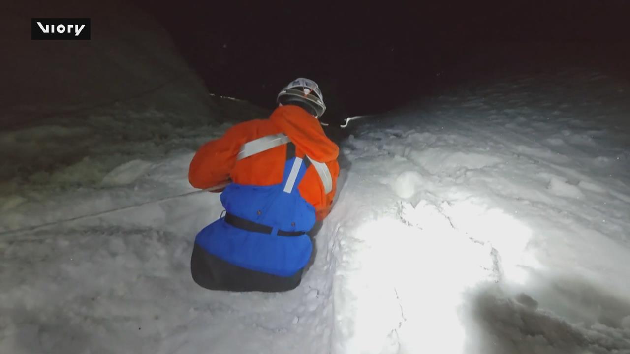 俄羅斯登山家「雙臂登聖母峰」創舉 失去雙腿不消極 成功挑戰極限