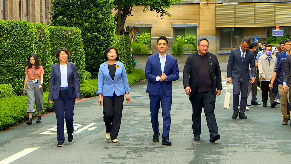 放生小雞？蔣萬安政院喊「拒任中央宰割」　卻缺席拜會韓國瑜、藍委