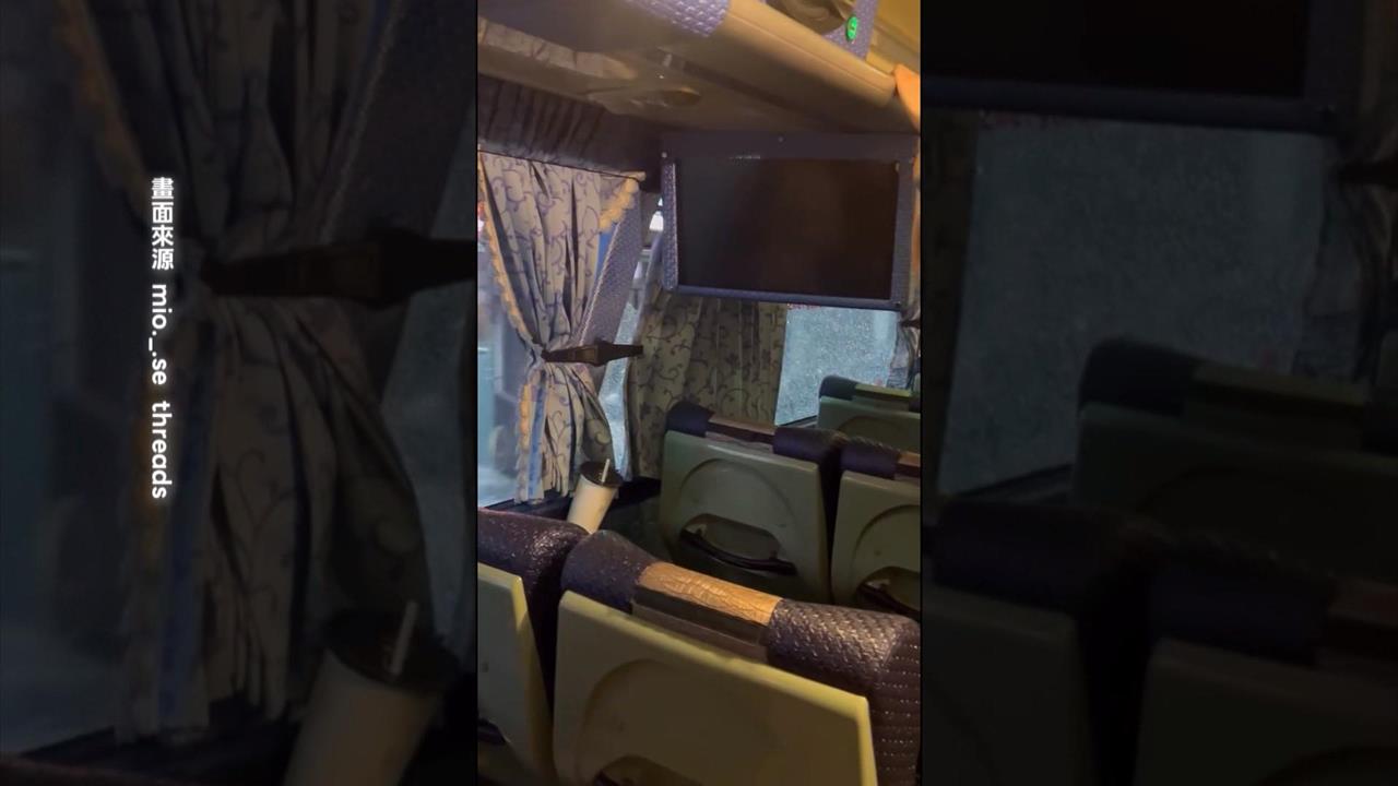 校車行駛途中"玻璃整排碎裂" 清華大學學生嚇壞