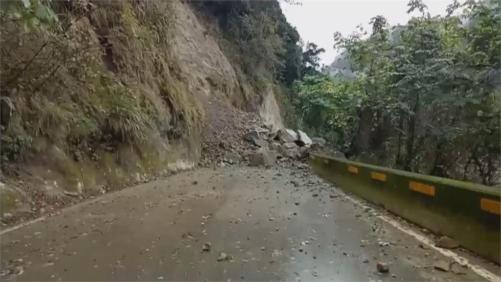 泰安鄉苗62線6.5km處　落石坍方中斷交通