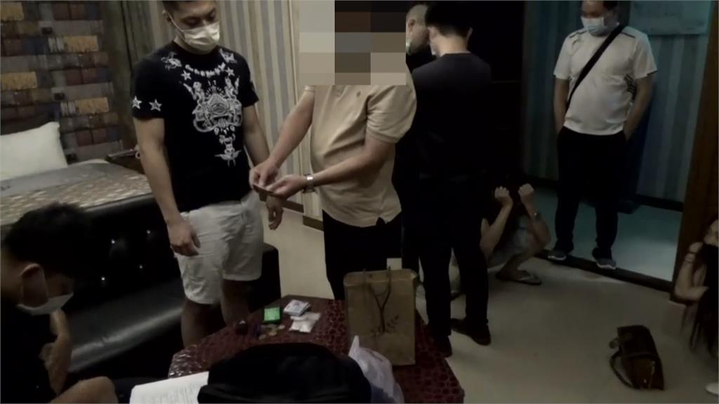 警查獲違法販售大麻電子煙　赫見毒販腰間插上膛手槍