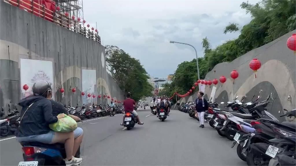 前方騎士「狂噴7千3」他暖送警局…失主領回了！值班警下秒竟因1動作慘遭懲處