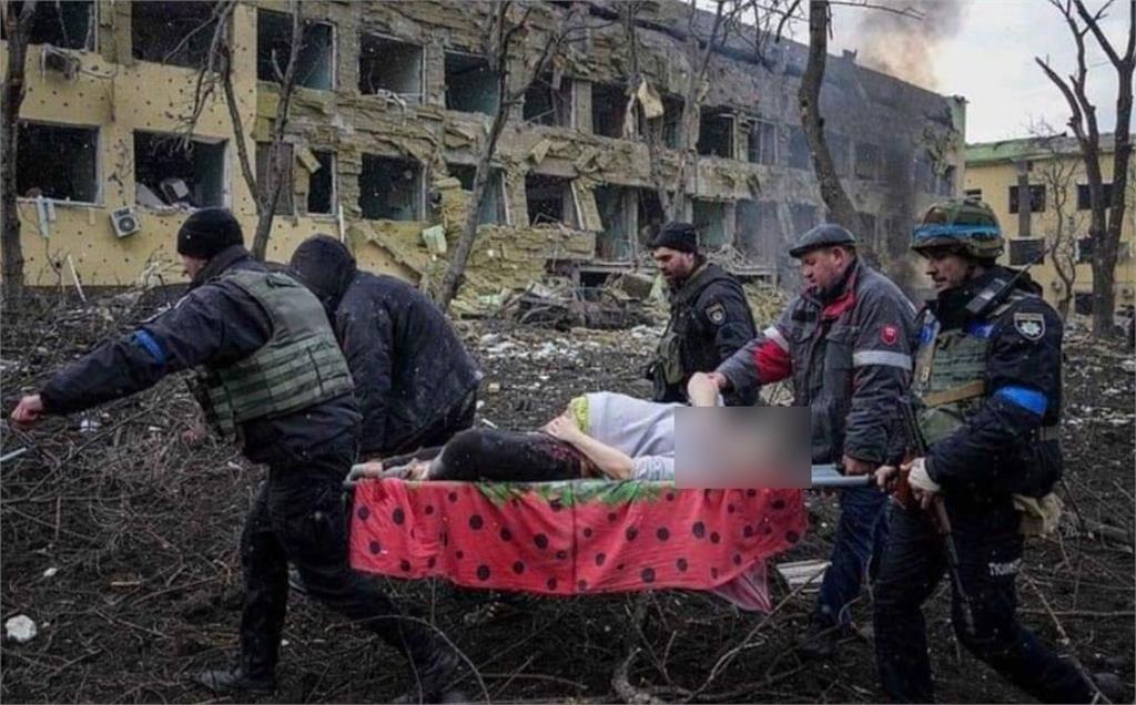 快新聞／俄軍炸兒童醫院1孕婦獲救　經4日搶救後仍身亡連「腹中胎兒也死去」