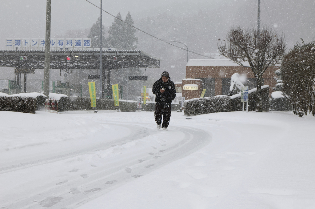 氣候驟變！西日本成銀白世界　氣象單位警告　恐出現「警報級」降雪