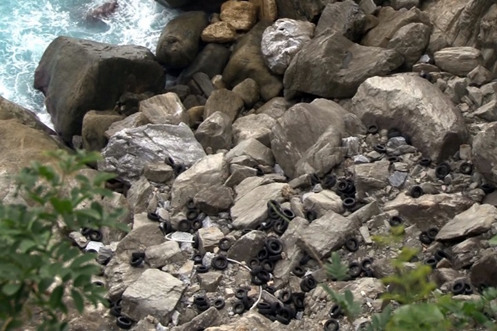 廢輪胎棄置清水斷崖 3個月內第二起