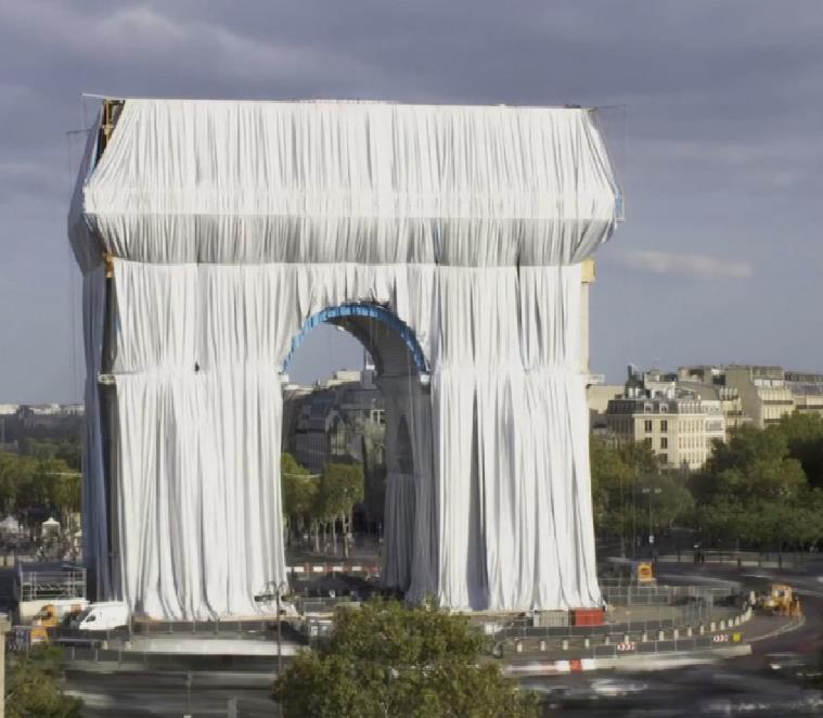 巴黎凱旋門塑膠布裝置藝術 完成大師生前遺願