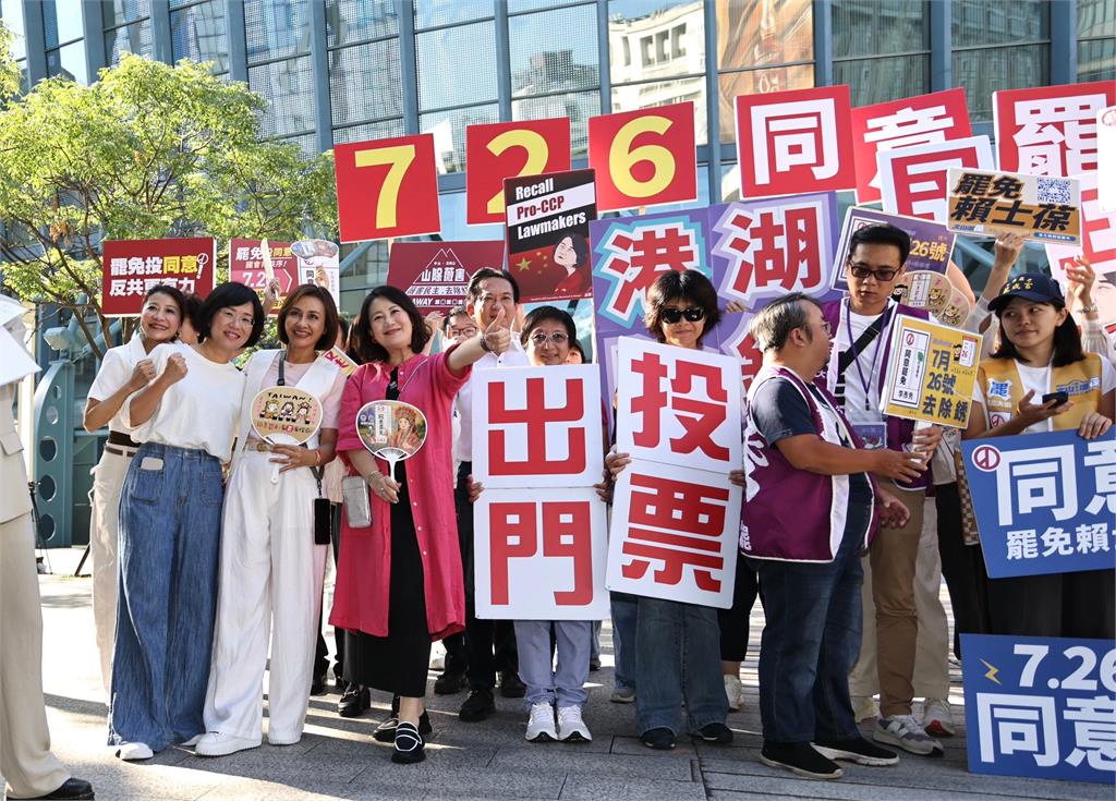 民進黨民代、罷團街頭大會師　喊出「5席藍委全罷守護台北」
