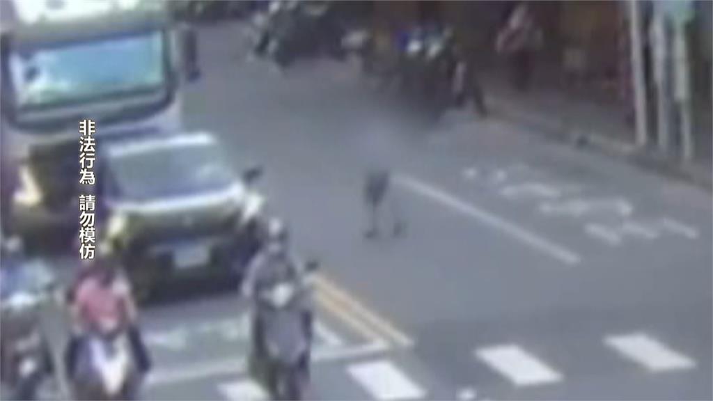 阿公闖紅燈橫跨馬路　遭綠燈起步大貨車輾斷腿亡